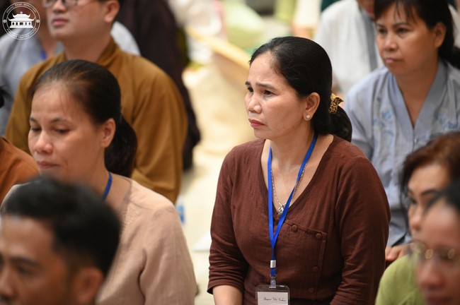 Retreat Listen to understand, see clearly to love  of Plum Village.