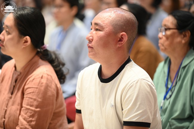 Retreat Listen to understand, see clearly to love  of Plum Village.