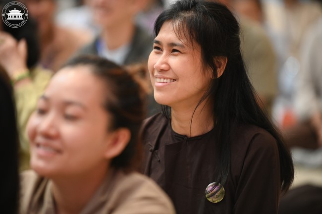 Retreat Listen to understand, see clearly to love  of Plum Village.