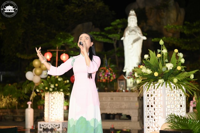 Prostrating the Names Avalokitesvara