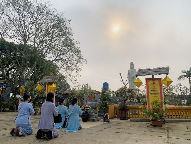 One - Day Practice at Dong Cao pagoda, Thanh Hoa