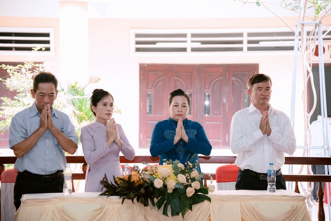 Wedding Ceremony at the pagoda