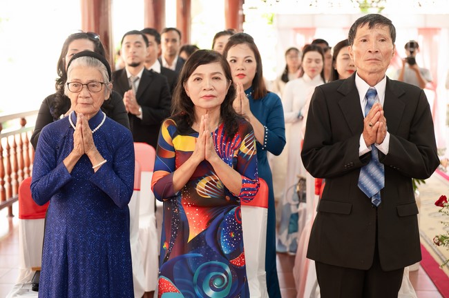 Wedding Ceremony at the pagoda