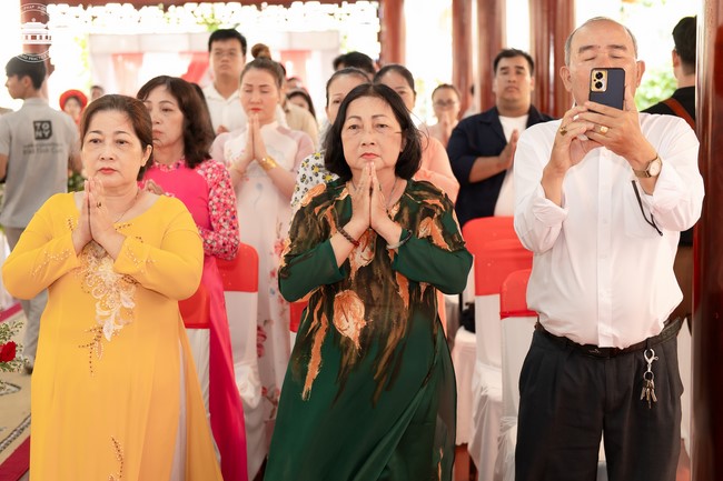 Wedding Ceremony at the pagoda