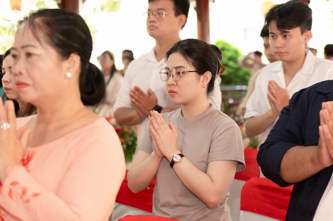 Wedding Ceremony at the pagoda