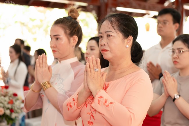 Wedding Ceremony at the pagoda