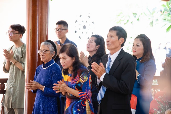 Wedding Ceremony at the pagoda