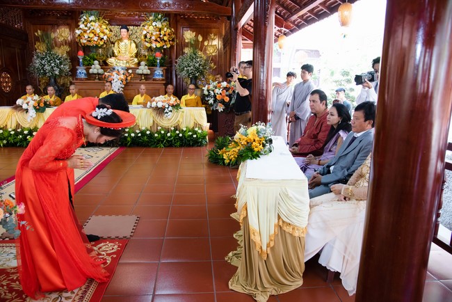 Wedding Ceremony at the pagoda