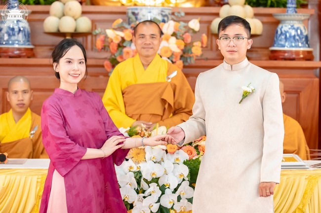Wedding Ceremony at the pagoda