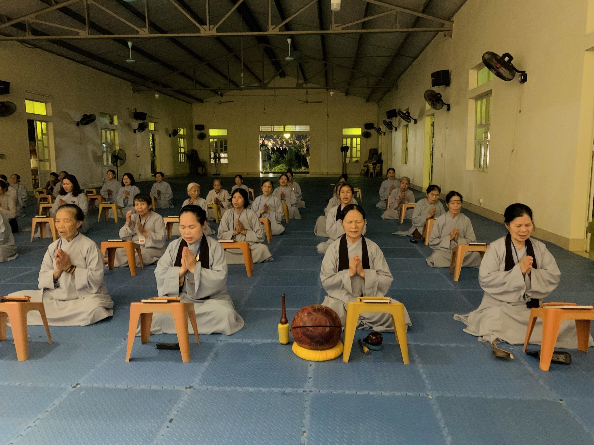 The 22nd Retreat “Learning the Practice as the Buddha Teachings” and a repentance ceremony at Dong Cao Pagoda, Thanh Hoa