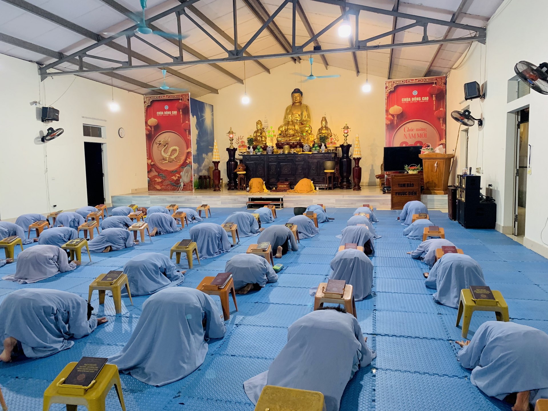 The 22nd Retreat “Learning the Practice as the Buddha Teachings” and a repentance ceremony at Dong Cao Pagoda, Thanh Hoa