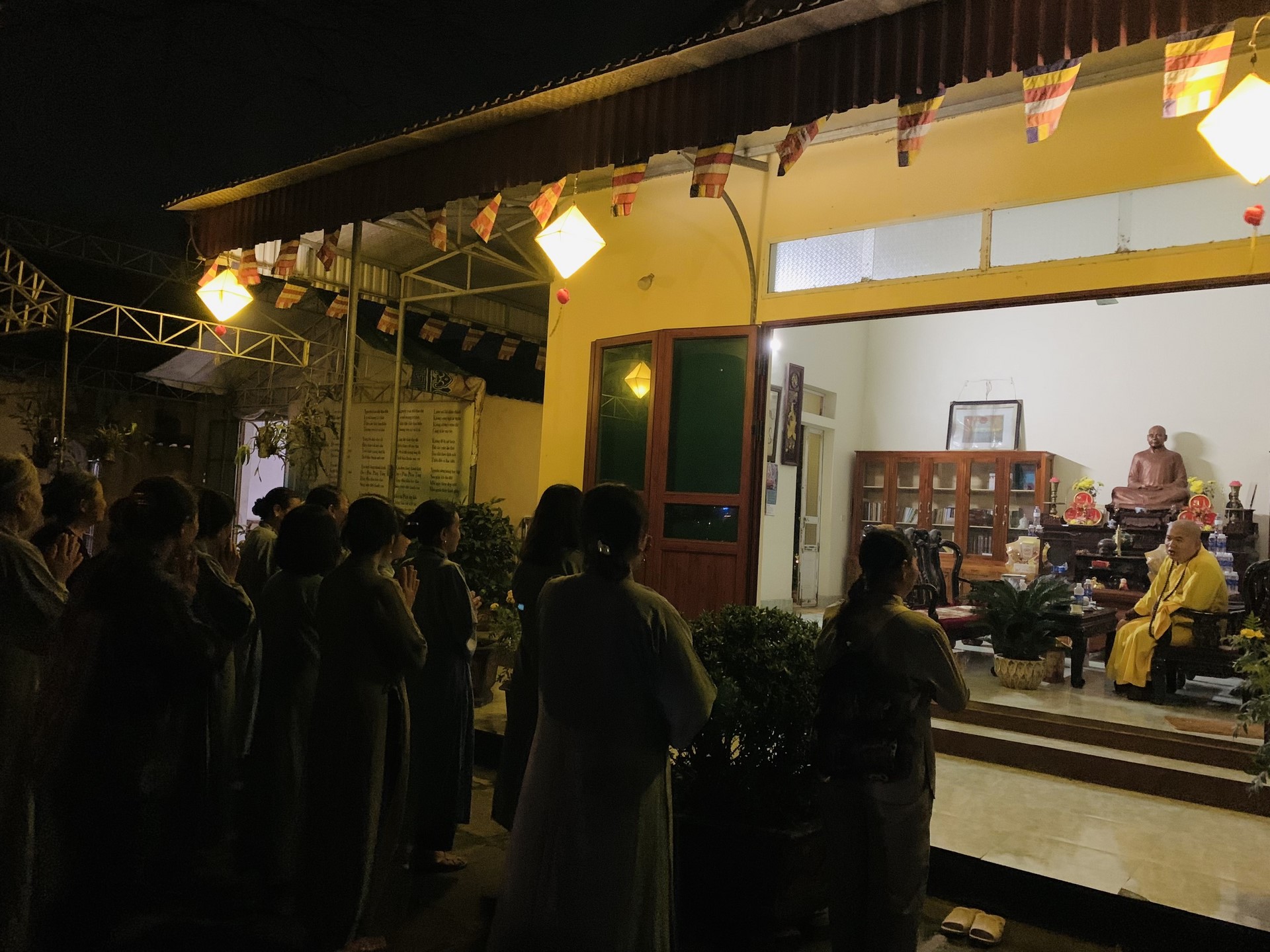 The 22nd Retreat “Learning the Practice as the Buddha Teachings” and a repentance ceremony at Dong Cao Pagoda, Thanh Hoa
