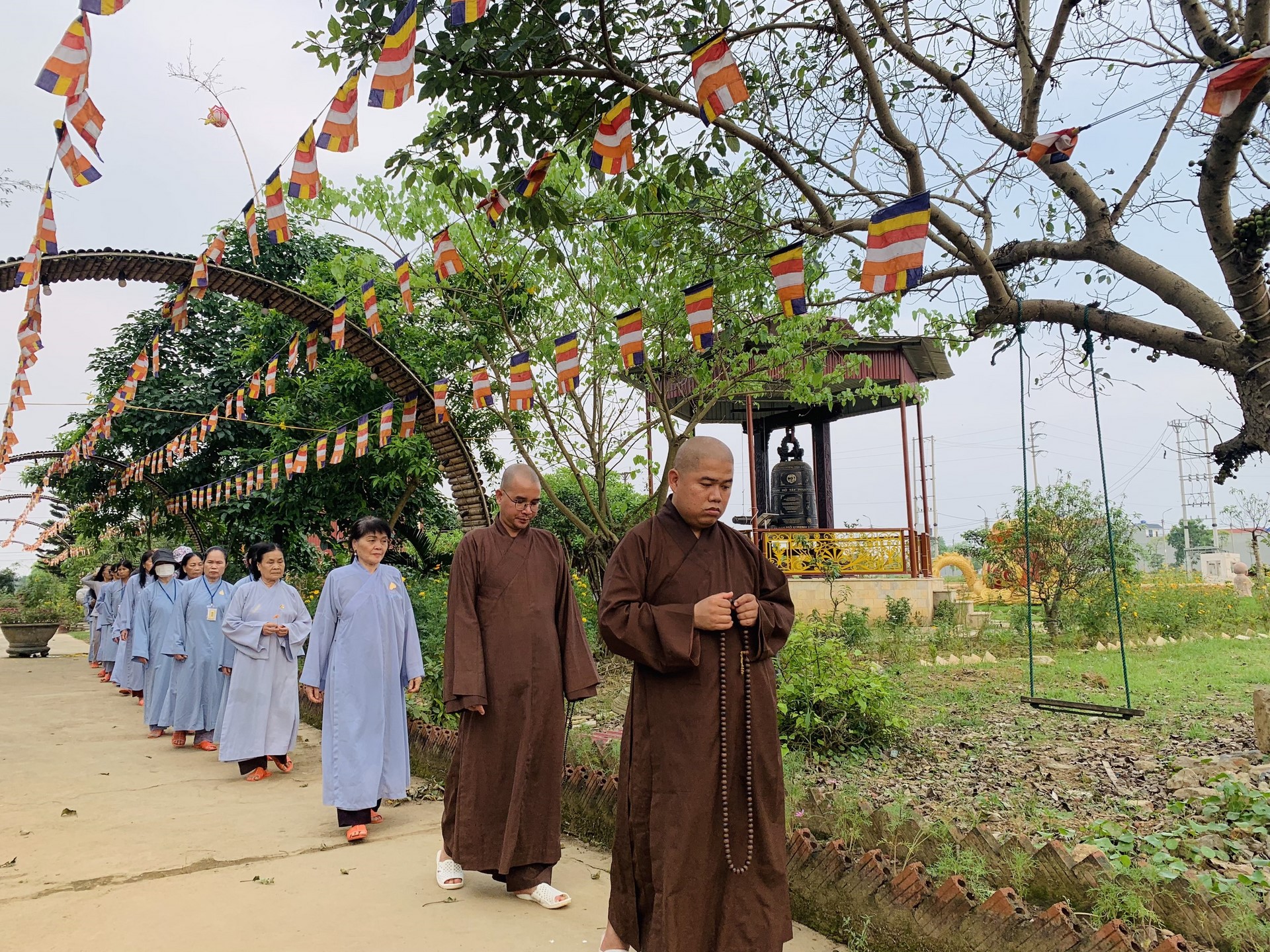 The 22nd Retreat “Learning the Practice as the Buddha Teachings” and a repentance ceremony at Dong Cao Pagoda, Thanh Hoa