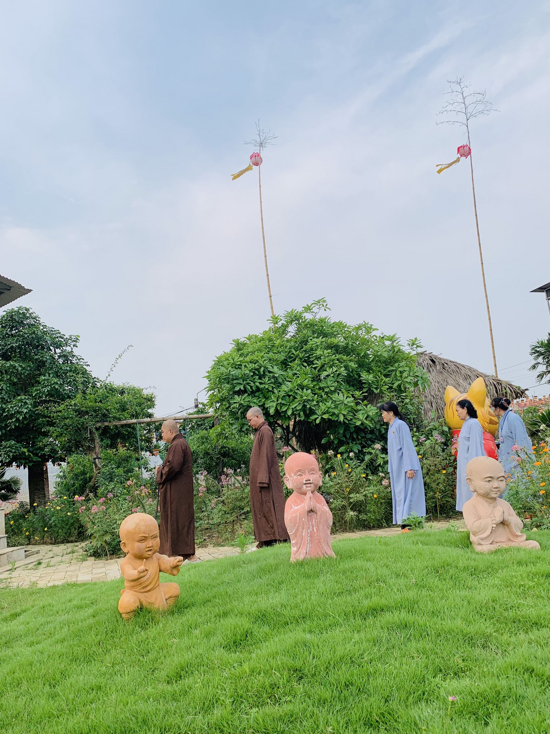 The 22nd Retreat “Learning the Practice as the Buddha Teachings” and a repentance ceremony at Dong Cao Pagoda, Thanh Hoa