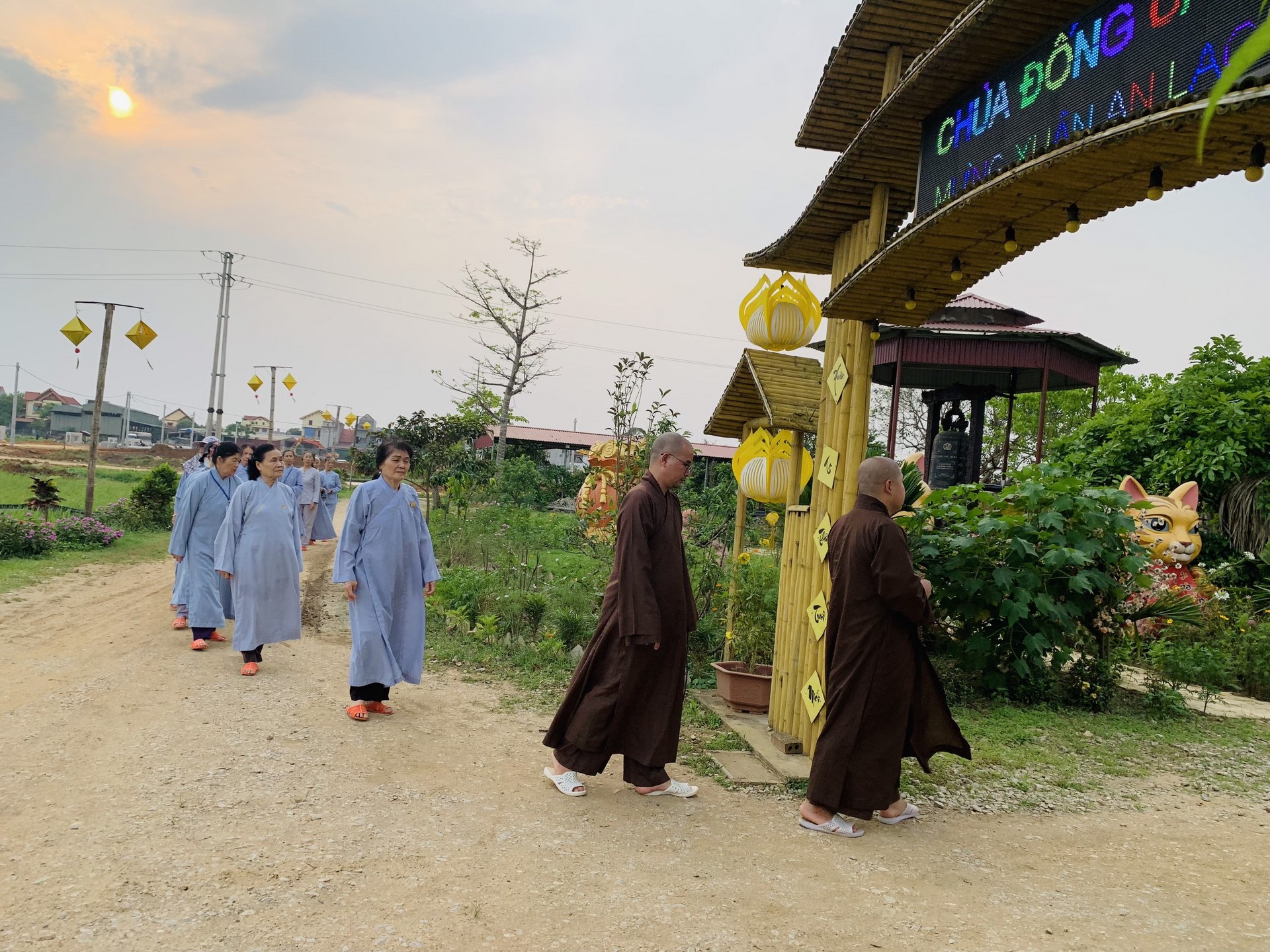 The 22nd Retreat “Learning the Practice as the Buddha Teachings” and a repentance ceremony at Dong Cao Pagoda, Thanh Hoa