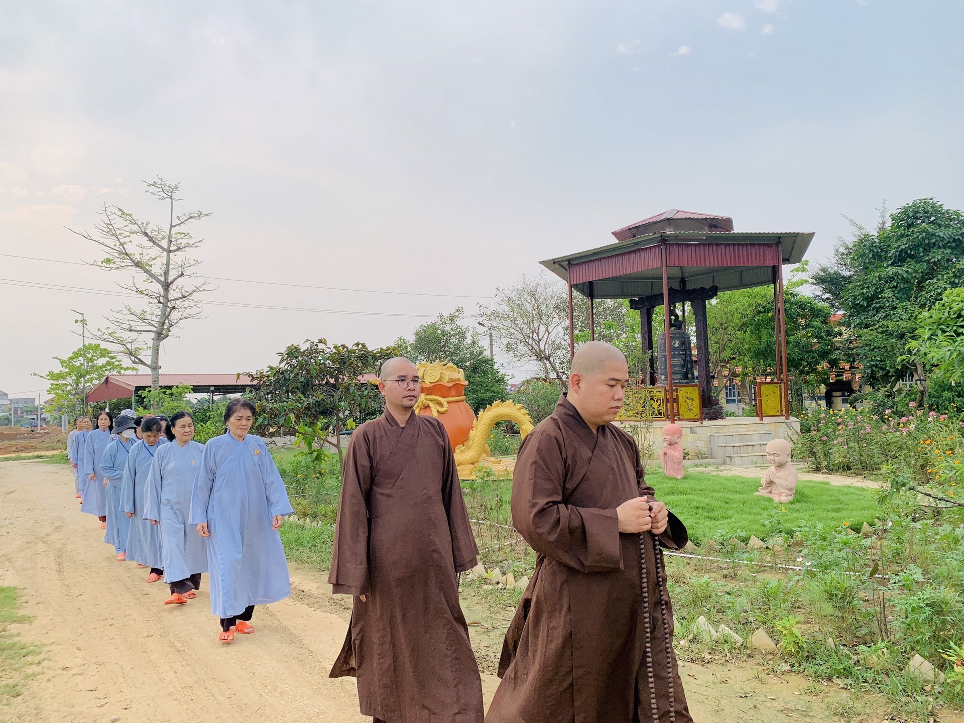 The 22nd Retreat “Learning the Practice as the Buddha Teachings” and a repentance ceremony at Dong Cao Pagoda, Thanh Hoa