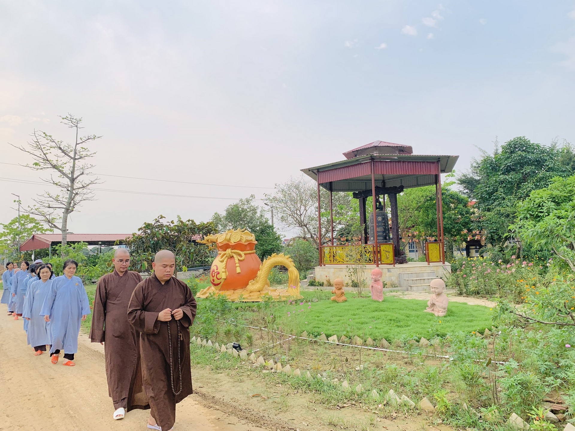 The 22nd Retreat “Learning the Practice as the Buddha Teachings” and a repentance ceremony at Dong Cao Pagoda, Thanh Hoa