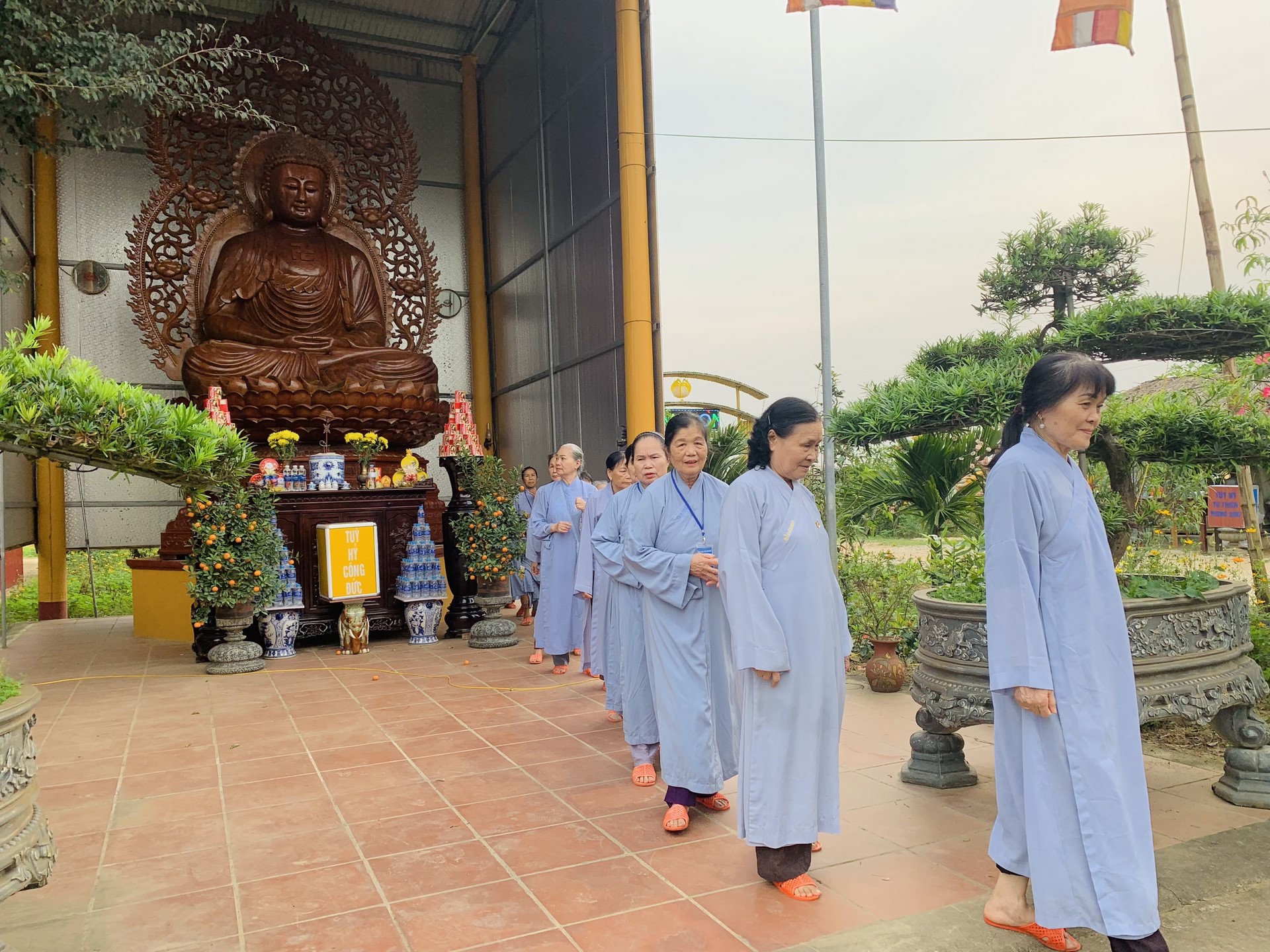 The 22nd Retreat “Learning the Practice as the Buddha Teachings” and a repentance ceremony at Dong Cao Pagoda, Thanh Hoa