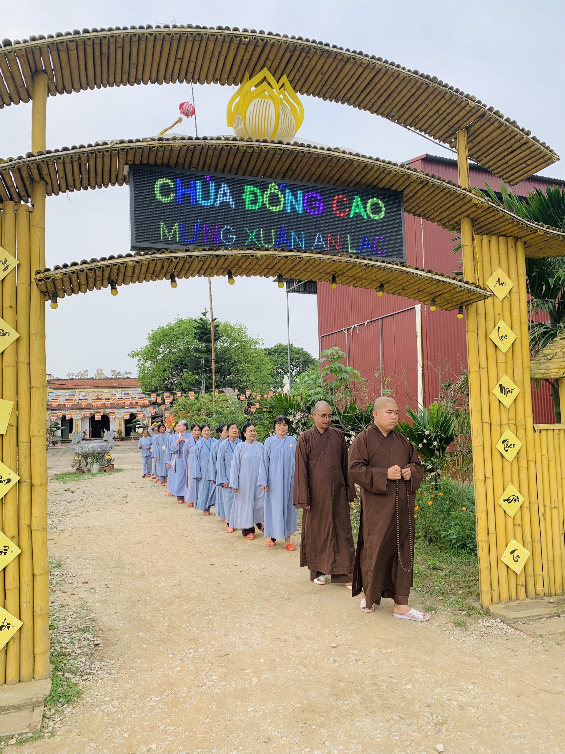 The 22nd Retreat “Learning the Practice as the Buddha Teachings” and a repentance ceremony at Dong Cao Pagoda, Thanh Hoa
