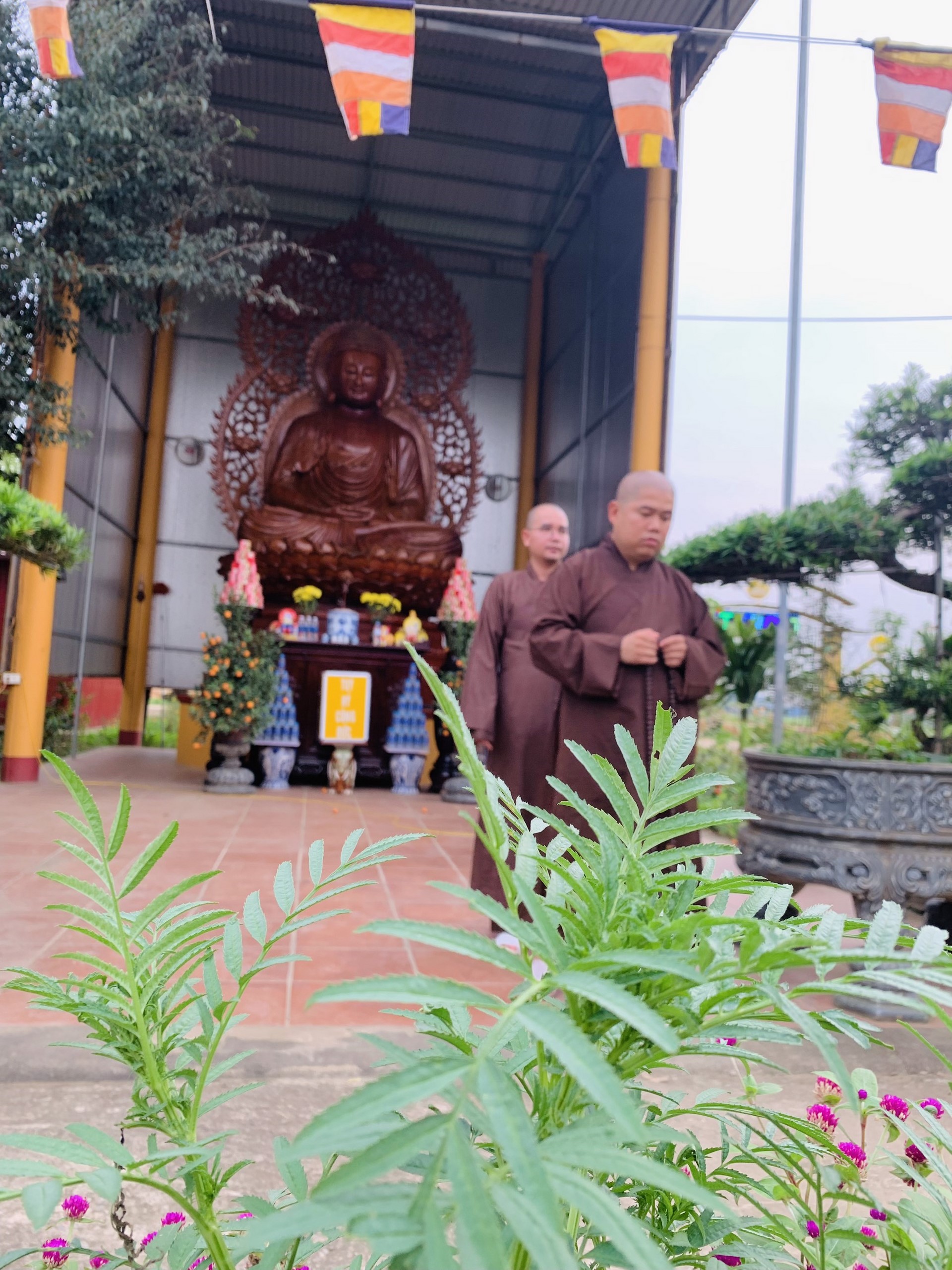 The 22nd Retreat “Learning the Practice as the Buddha Teachings” and a repentance ceremony at Dong Cao Pagoda, Thanh Hoa