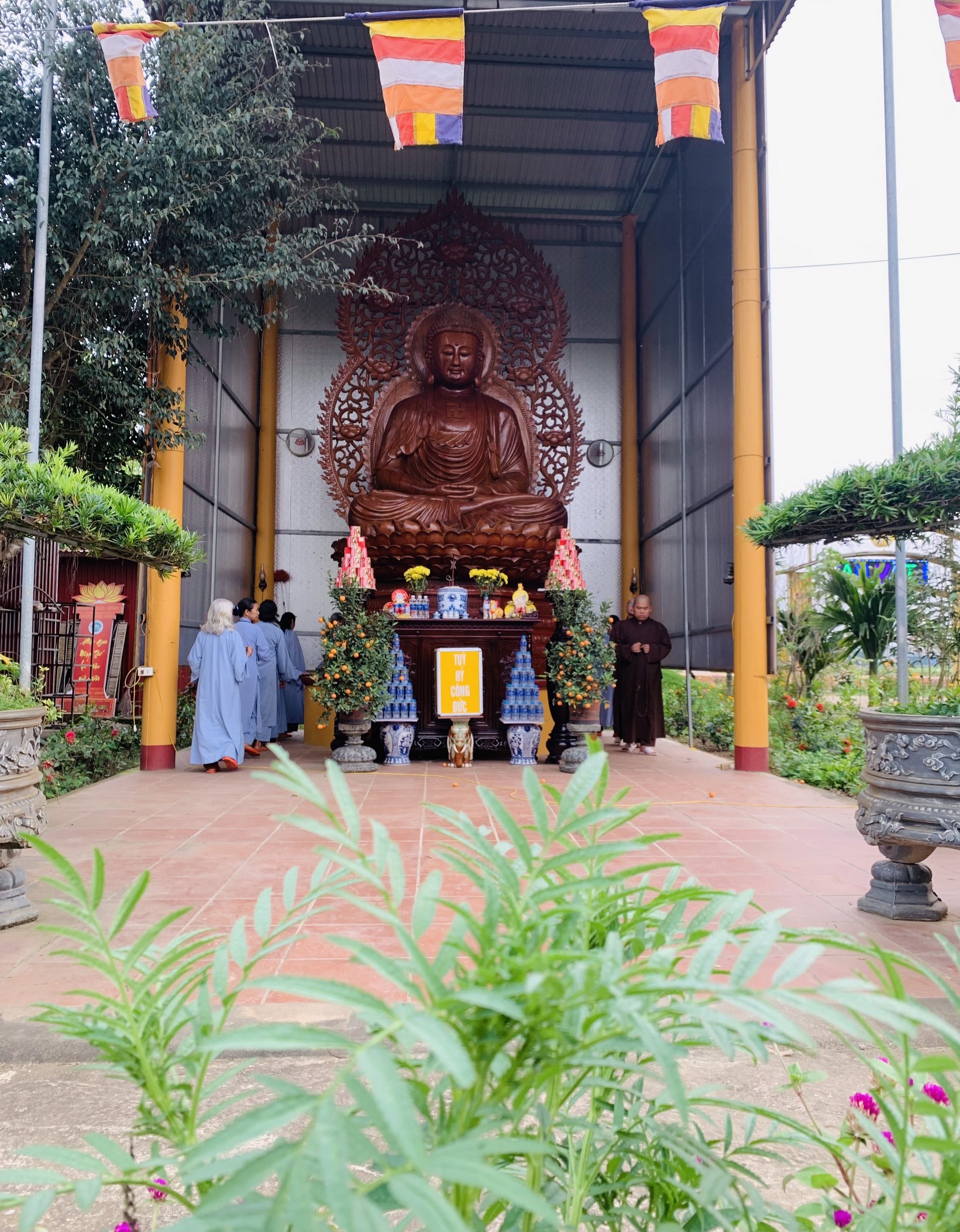 The 22nd Retreat “Learning the Practice as the Buddha Teachings” and a repentance ceremony at Dong Cao Pagoda, Thanh Hoa