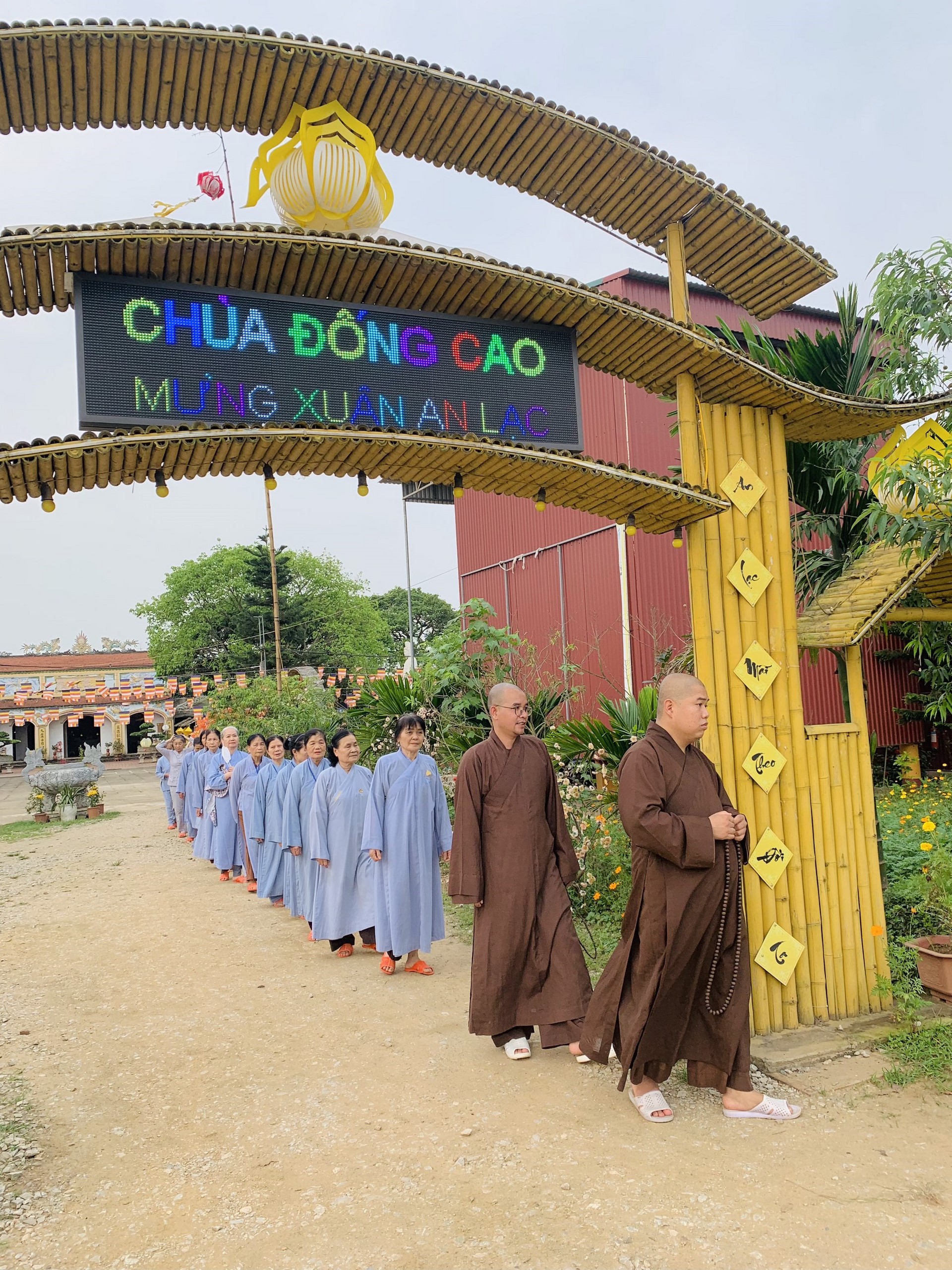 The 22nd Retreat “Learning the Practice as the Buddha Teachings” and a repentance ceremony at Dong Cao Pagoda, Thanh Hoa