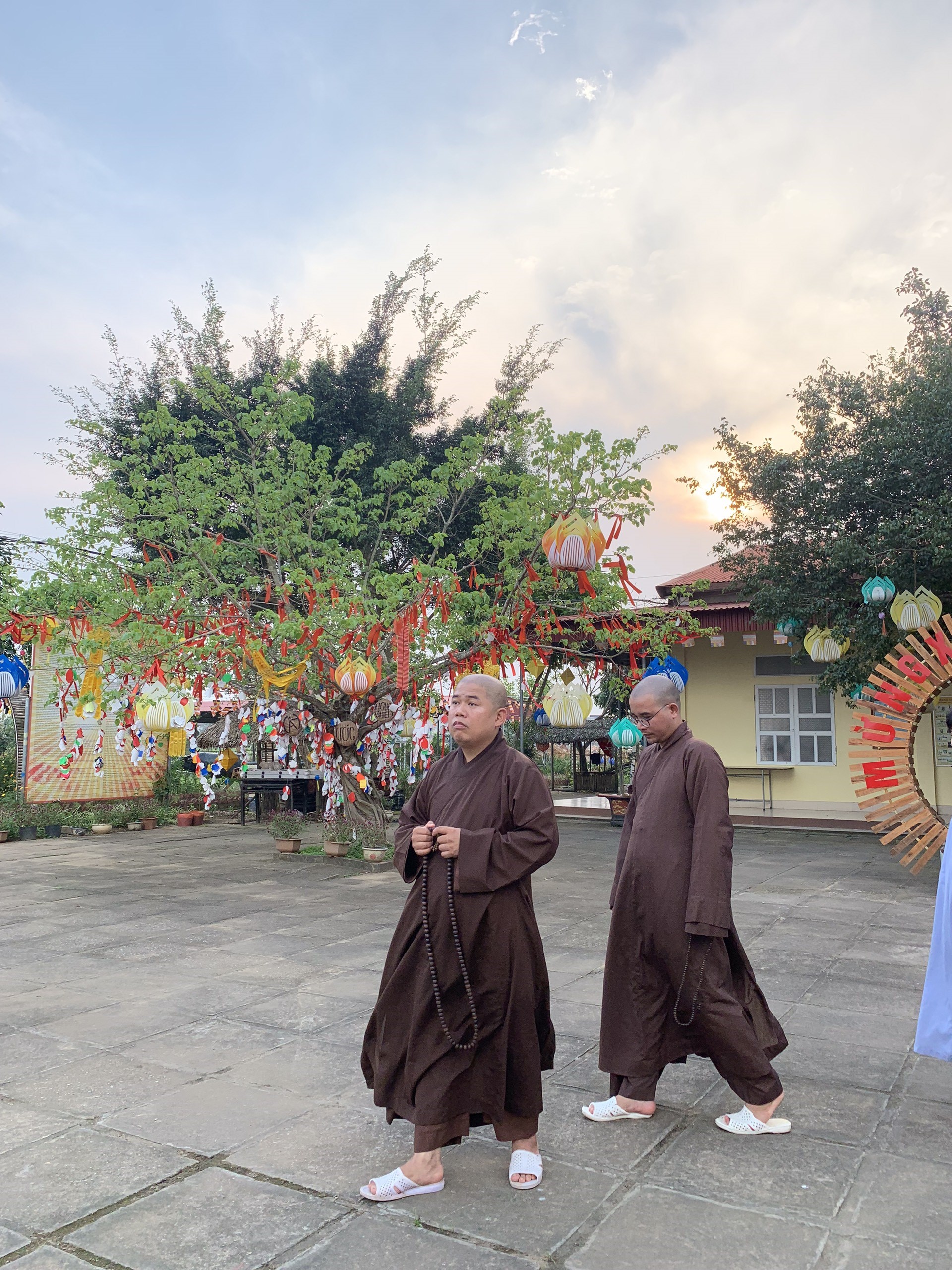 The 22nd Retreat “Learning the Practice as the Buddha Teachings” and a repentance ceremony at Dong Cao Pagoda, Thanh Hoa