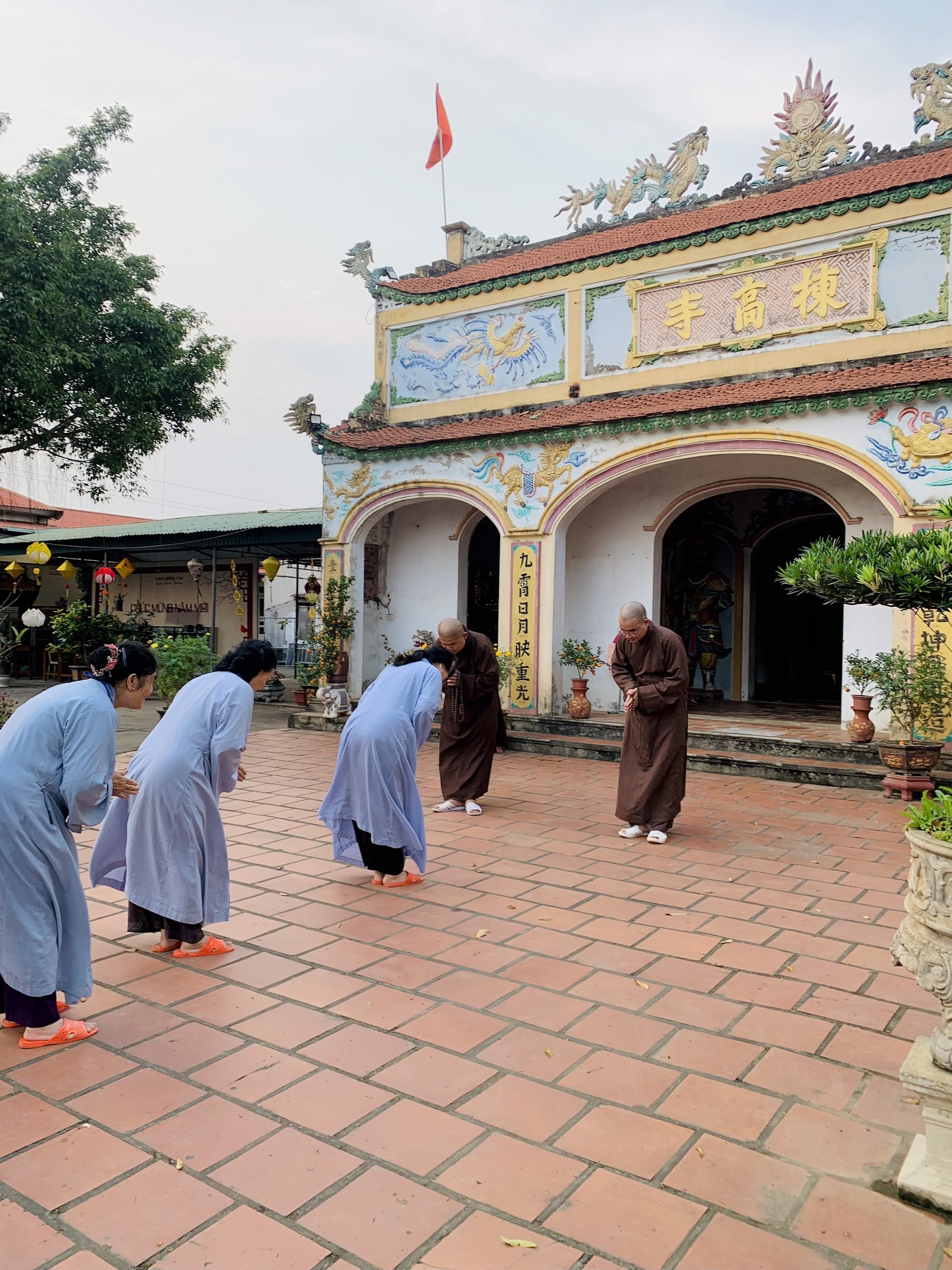 The 22nd Retreat “Learning the Practice as the Buddha Teachings” and a repentance ceremony at Dong Cao Pagoda, Thanh Hoa