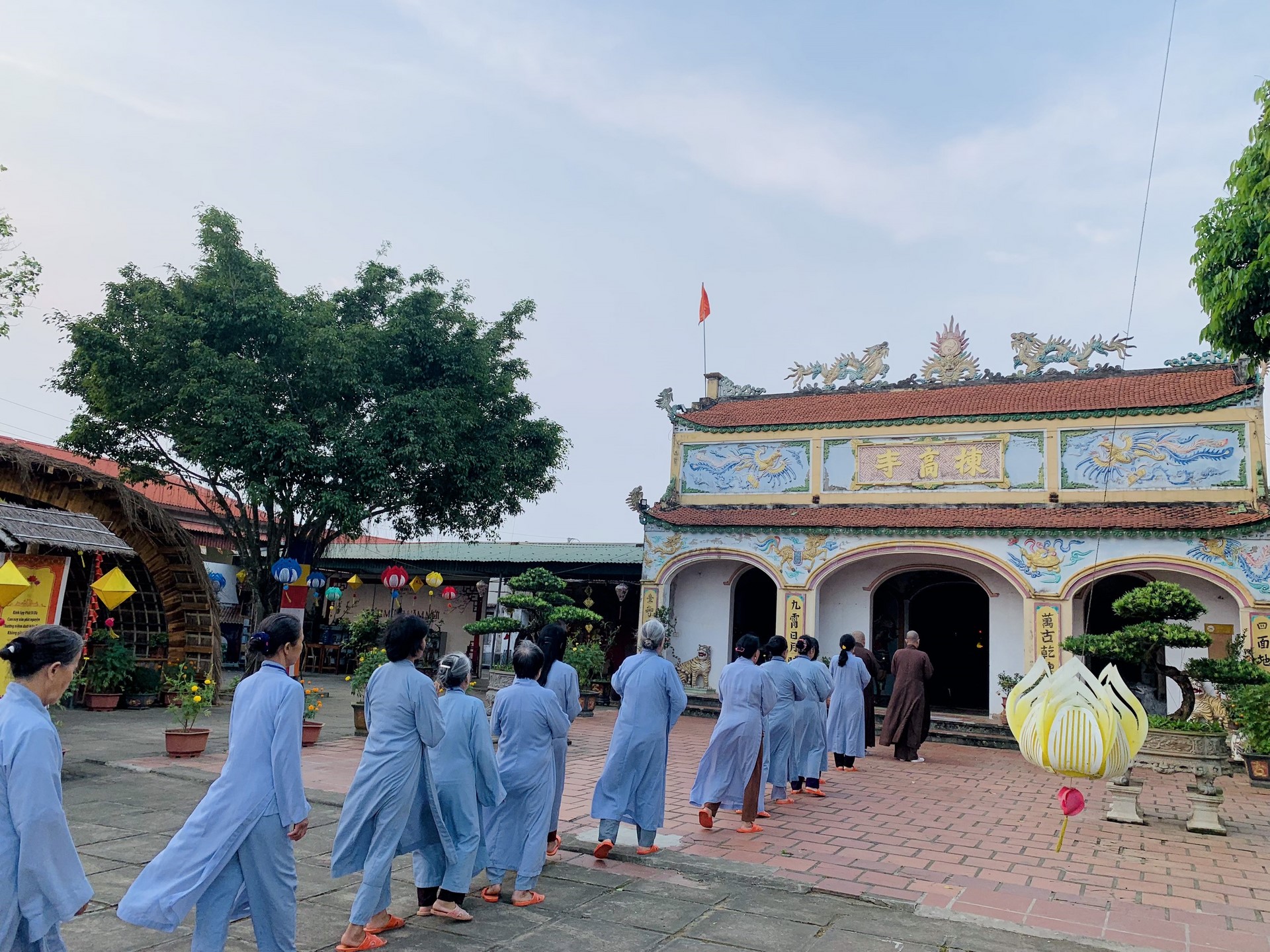 The 22nd Retreat “Learning the Practice as the Buddha Teachings” and a repentance ceremony at Dong Cao Pagoda, Thanh Hoa