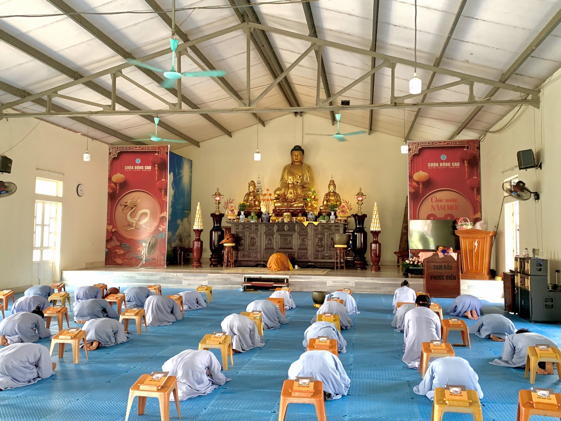 The 22nd Retreat “Learning the Practice as the Buddha Teachings” and a repentance ceremony at Dong Cao Pagoda, Thanh Hoa