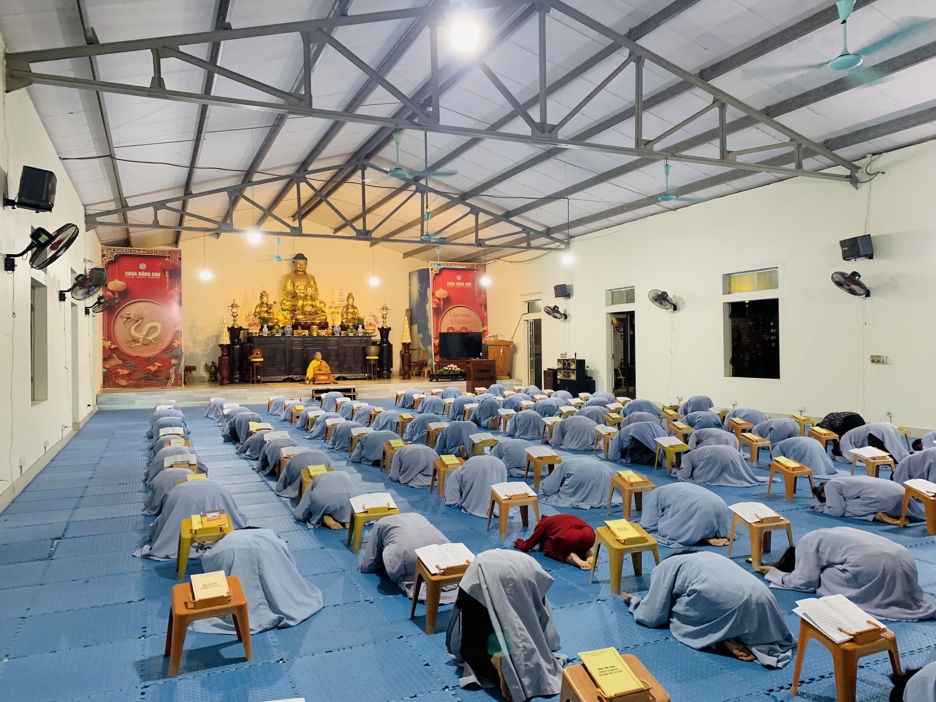 The 22nd Retreat “Learning the Practice as the Buddha Teachings” and a repentance ceremony at Dong Cao Pagoda, Thanh Hoa