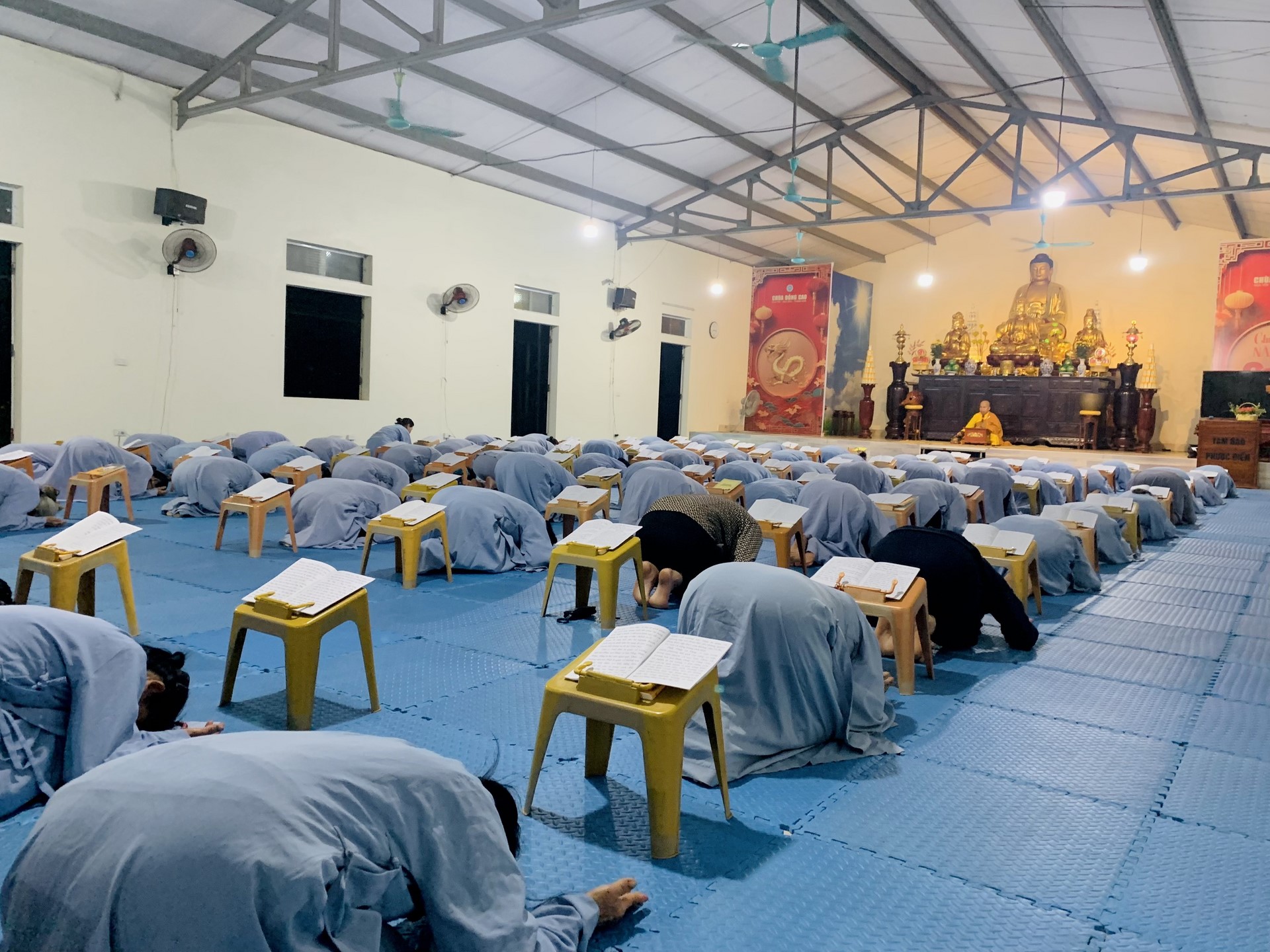 The 22nd Retreat “Learning the Practice as the Buddha Teachings” and a repentance ceremony at Dong Cao Pagoda, Thanh Hoa