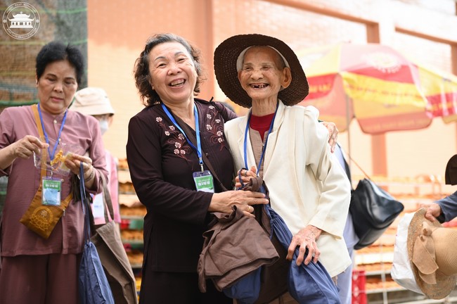 Entering into the 102nd Seven-Day Retreat