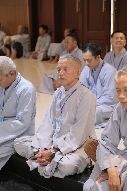 Dharma talk Five big questions of human life in the 102nd Seven-day Retreat
