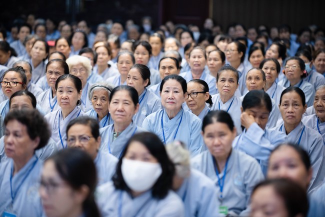 Dharma talk Protecting yourself in the 102nd Seven-day Retreat