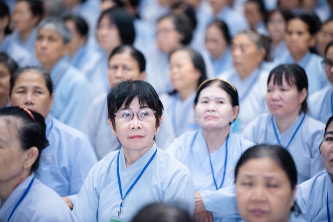 Dharma talk Protecting yourself in the 102nd Seven-day Retreat