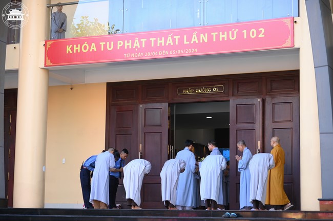 Dharma talk Protecting yourself in the 102nd Seven-day Retreat