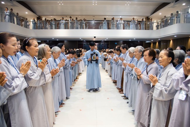 Dharma talk Protecting yourself in the 102nd Seven-day Retreat