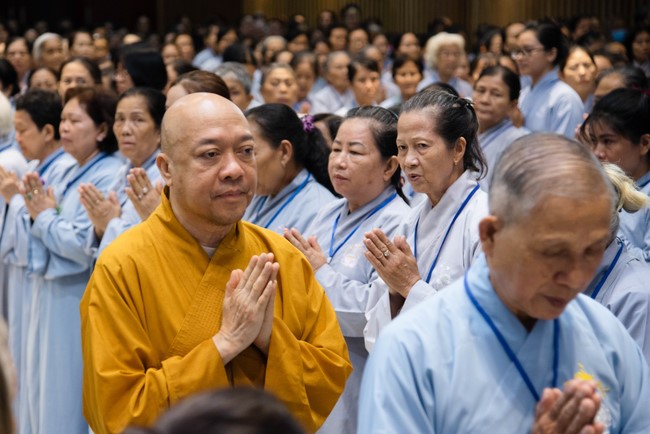 Dharma talk Protecting yourself in the 102nd Seven-day Retreat