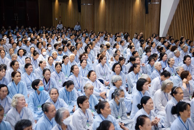 Dharma talk Protecting yourself in the 102nd Seven-day Retreat