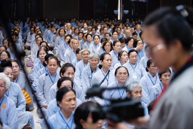 Dharma talk Protecting yourself in the 102nd Seven-day Retreat