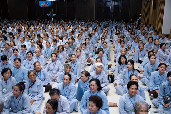 Dharma talk Protecting yourself in the 102nd Seven-day Retreat