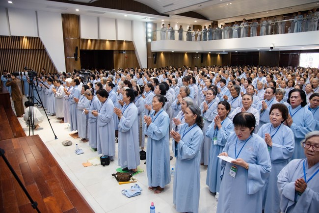 Dharma talk Protecting yourself in the 102nd Seven-day Retreat