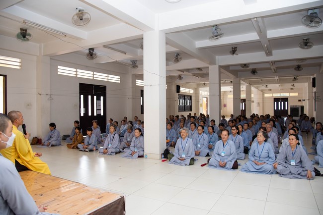 Dharma talk Protecting yourself in the 102nd Seven-day Retreat