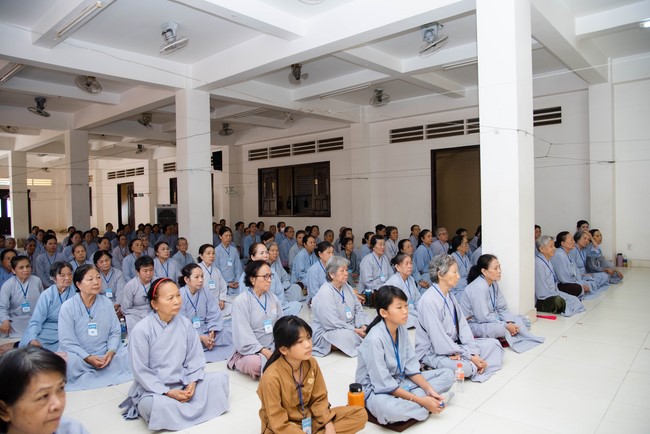 Dharma talk Protecting yourself in the 102nd Seven-day Retreat