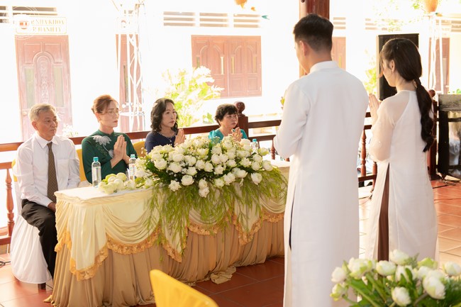 Wedding Ceremony at the pagoda