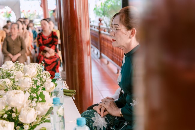 Wedding Ceremony at the pagoda
