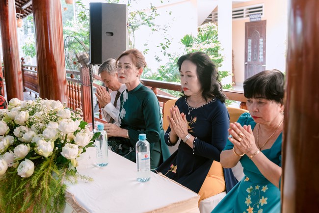 Wedding Ceremony at the pagoda