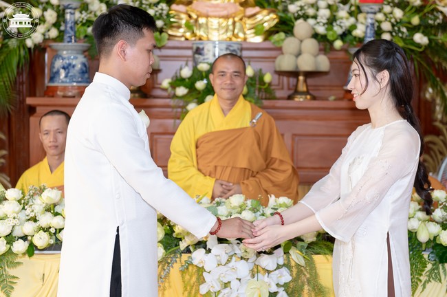 Wedding Ceremony at the pagoda