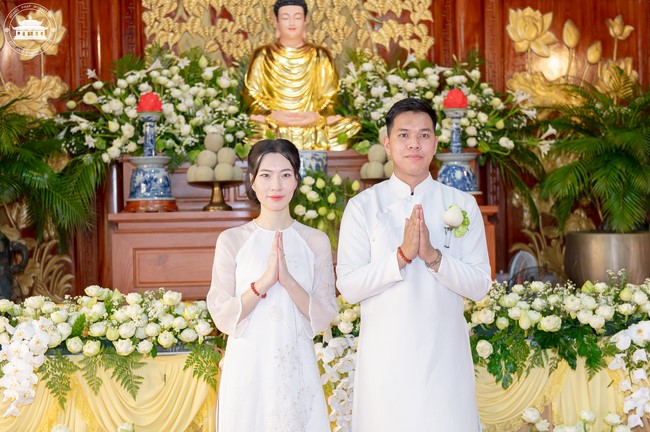 Wedding Ceremony at the pagoda